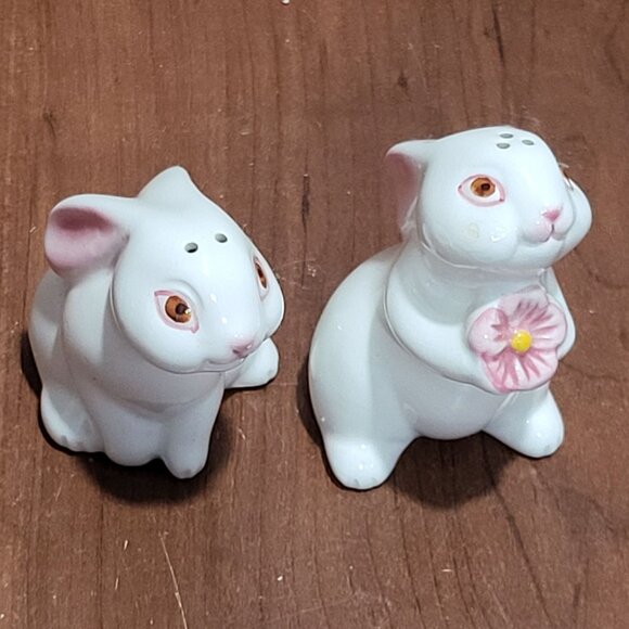 Avon Ceramic White Bunny Rabbit Salt and Pepper Shaker Set 1983 - Picture 13 of 13